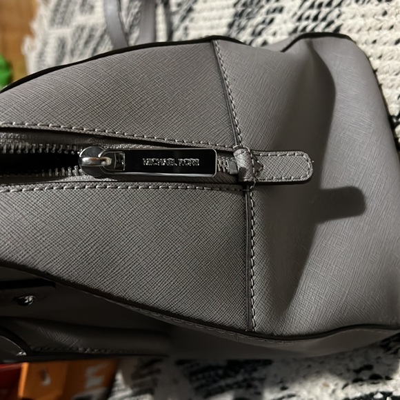 Michael Kors hand bag with crossbody strap - Picture 6 of 7